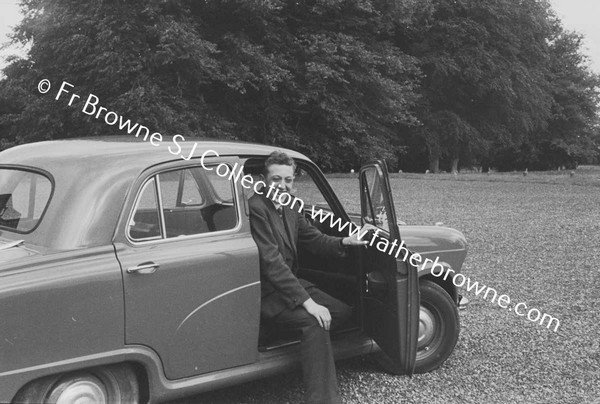 TED BROWNE (OF NAAS) AND FAMILY WITH CAR